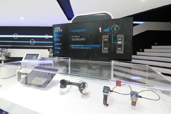 MINI AR眼镜亮相上海车展：智能科技成新手驾驶福音